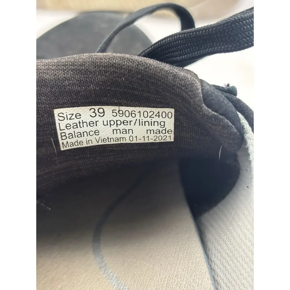Dansko Leela Waterproof Black Sneakers Size 39 (women 8.5-9)